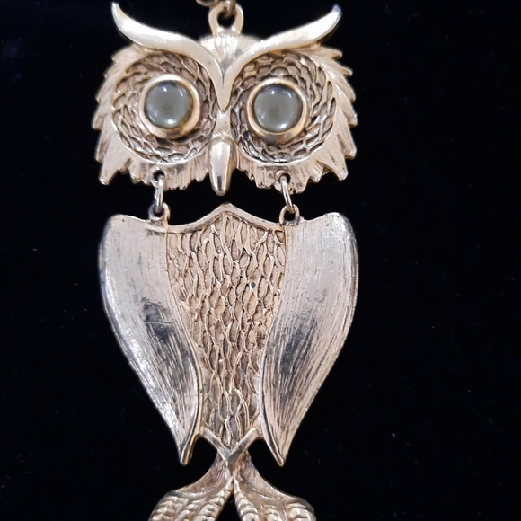 2 Large Vintage Owl Necklaces Comes with 2 Chains Green Eyes & Grey Eyes - Picture 3 of 3